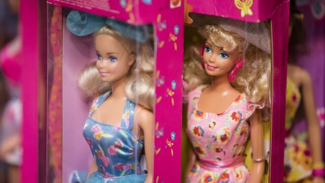 Speelgoeddiscussie: 'Belachelijk dat je een baby een roze strikje in het haar stopt.'