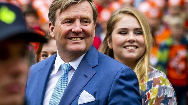‘Sprookje van monarchie valt uit elkaar als koning te gewoontjes wordt’