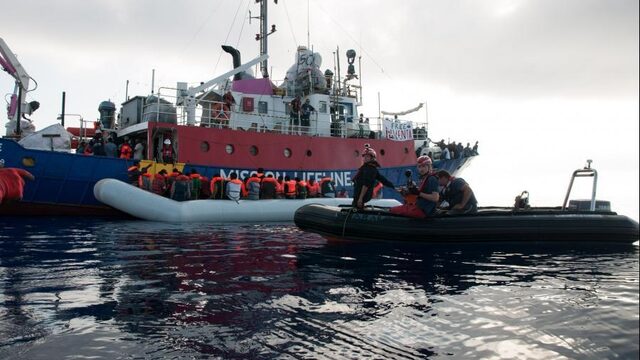 Minister Blok grijpt in: situatie op schip is schrijnend