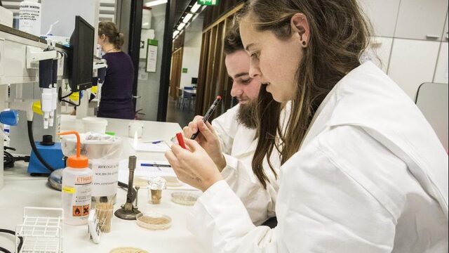 Waarom zijn minder vrouwen toponderzoeker?