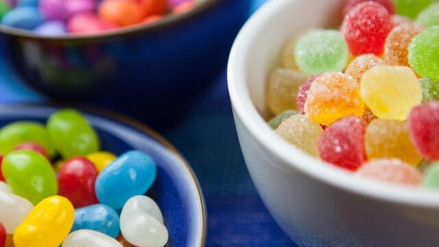 Ongezond eten aantrekkelijk: 'Mensen worden enorm gestuurd door marketing en aanbod'