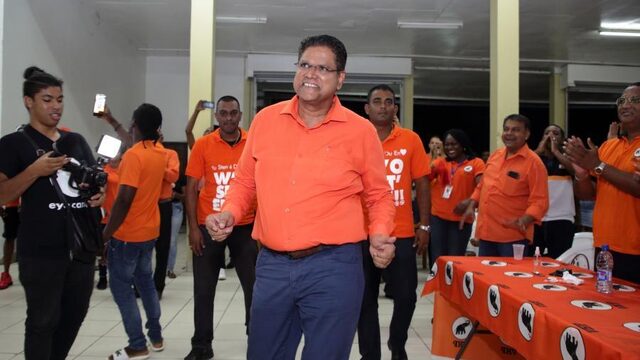 Suriname als Singapore van het Caribisch gebied