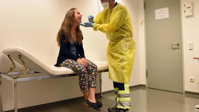 Wachttijd voor een coronatest blijft: 'Maar tot die tijd binnen blijven blijkt voor iedereen lastig'