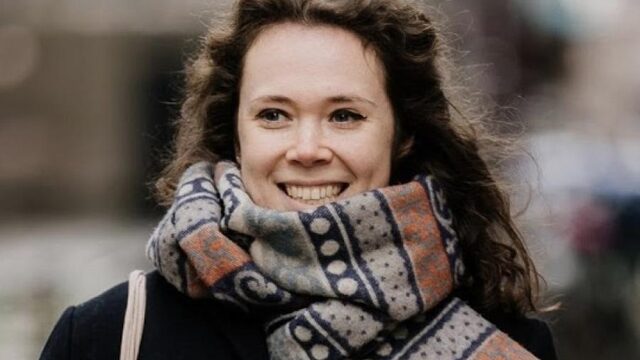 Gele dip met kappertjes, naar recept van Charlotte Kleyn