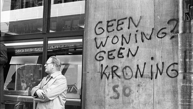 Geen oranje tompouce maar oranje baksteen: de rellen op Koninginnedag 1980