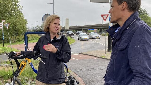 Coronacrisis helpt minister Van Nieuwenhuizen van rekeningrijden af