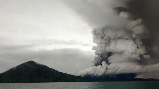 Anak Krakatau blijft actief: vliegverkeer omgeleid