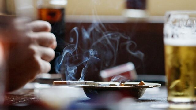 Stand.nl: Alle rookruimtes in de horeca moeten per direct gesloten worden