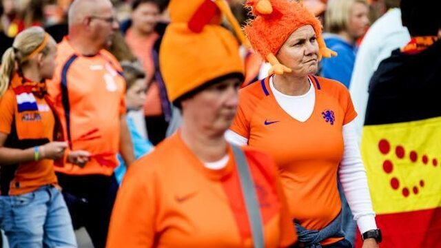 'Vrouwenvoetbal verdient meer'