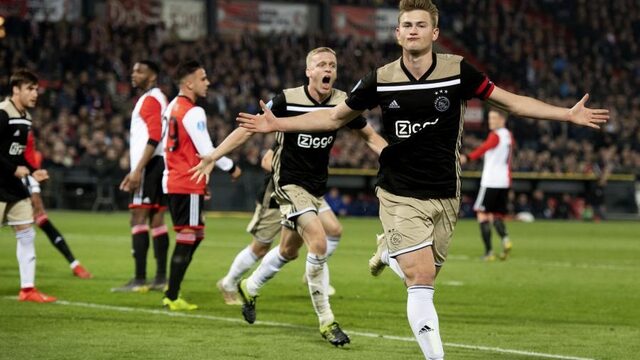 Ajax dooft het seizoen van Feyenoord na 3-0 bekerzege