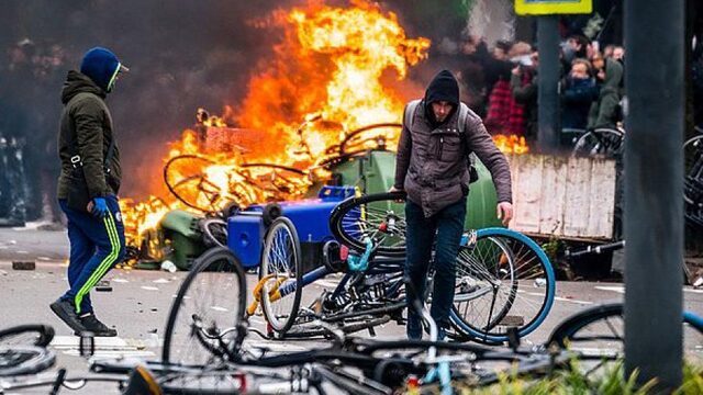 Buurtouderen helpen wijkagent Breda de orde te bewaren