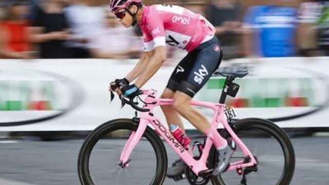 Eindzege Giro binnen voor Chris Froome, Bennett wint slotetappe