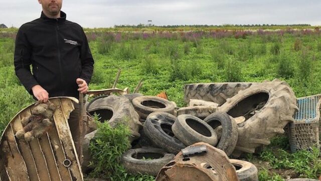 Afval drooggevallen Grensmaas opgeruimd