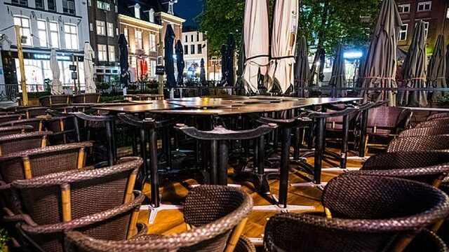 7 op de 10 mensen willen strengere maatregelen als besmettingen niet afvlakken