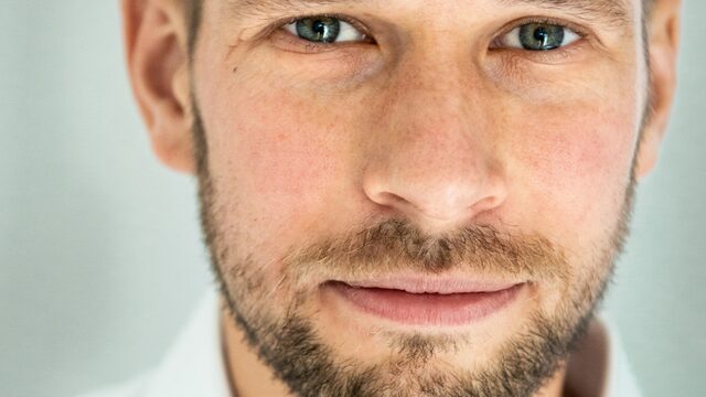 Waarom homofobie anders dan racisme niet wordt afgekeurd in de voetbalwereld