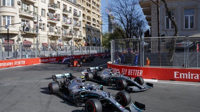 Mercedessen heersen in Azerbeidzjan, Verstappen vierde