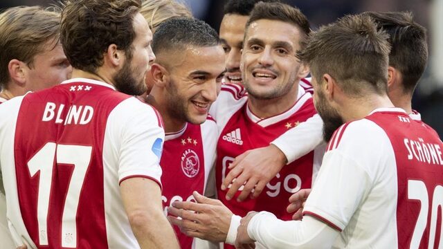 Ajax superieur in vroeg onthoofde Klassieker