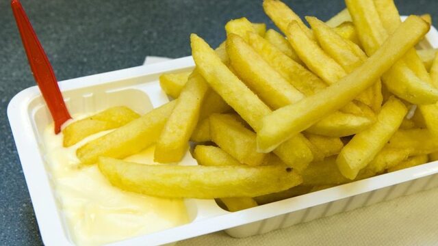 'Van chloor en water in het zwembad krijg je zin in patat'