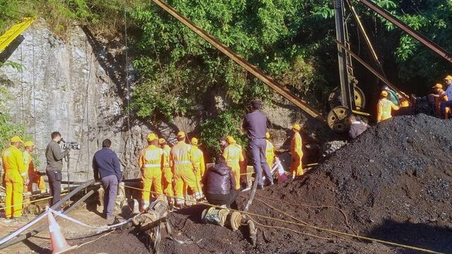 15 jonge mijnwerkers al twee weken vast in illegale mijn in India