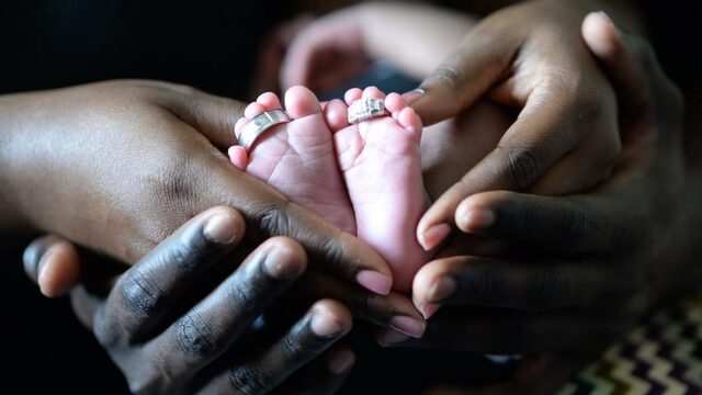Deze vrouw mocht haar baby niet eens vasthouden: 'De schande was te groot'
