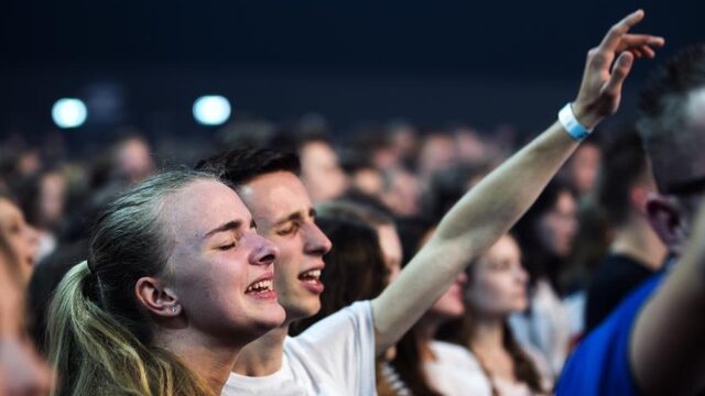 Deze muziek is veel te populair om binnen de kerkmuren te blijven