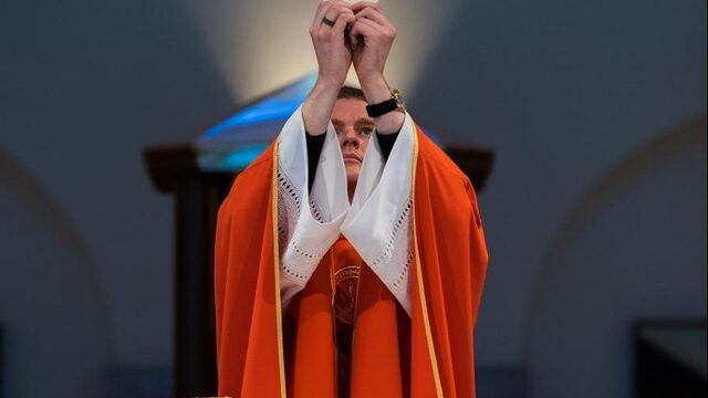 Oud-priester: 'Celibaat is een achterhaalde zaak'