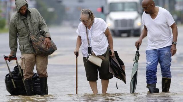 Nederlandse in Houston: 'Je ziet mensen met kano's anderen helpen'