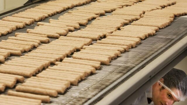 'Verbied sigaretten, frikandellen en bitterballen.'