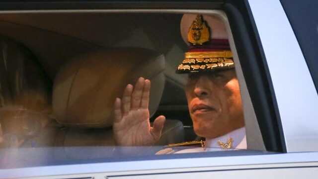 Podcast De Dag: Uniek protest tegen extravagante Thaise koning