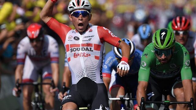 Groenewegen moet zege op Champs-Élysées aan Ewan laten