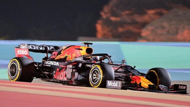 Hamilton wint bloedstollende seizoensopener in Bahrein, Verstappen tweede
