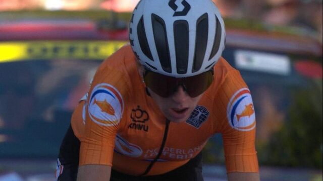 Van Vleuten pakt wereldtitel op de weg na bizarre solo