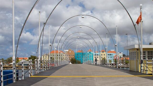 Slapeloze nachten om voedselpakketten voor Curaçao