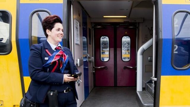 NS vervangt 'dames en heren' voor 'beste reizigers'