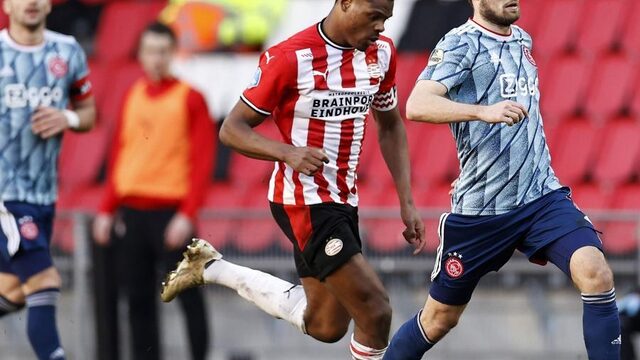 PSV geeft voorsprong in tumultueuze slotfase weg, Tadic schenkt Ajax een gelijkspel
