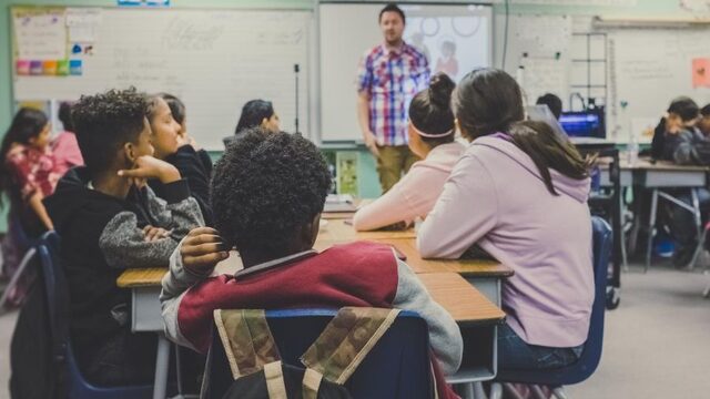 Stand.nl: Scholen moeten harder optreden tegen wangedrag