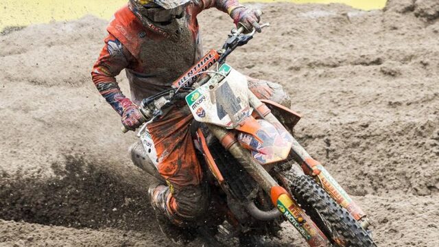 Oranje motorcrossers pakken in Assen voor het eerst wereldtitel