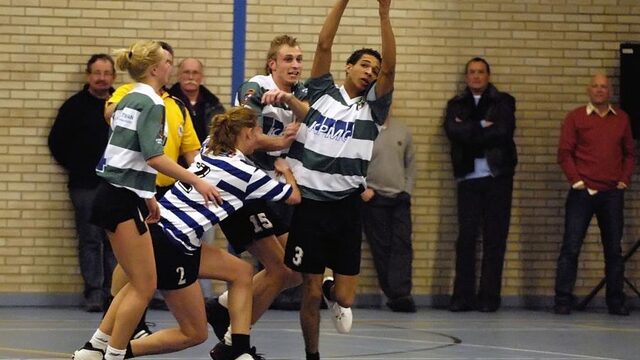 Surinaams korfbalteam wil Marokkaans voetbalelftal achterna