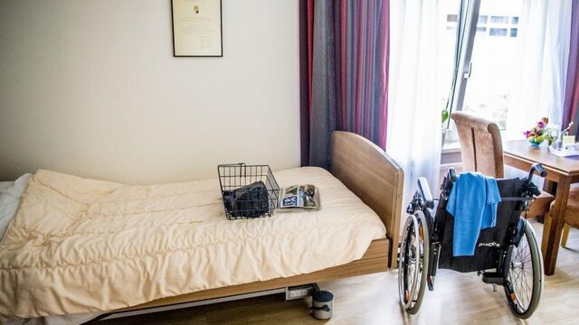 Advies aan kabinet: 'Laat verpleeghuizen eigen bezoekregeling bepalen'