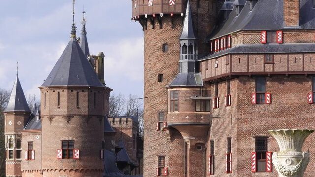 'Wat mij betreft wordt de adel in Nederland weer ingevoerd'