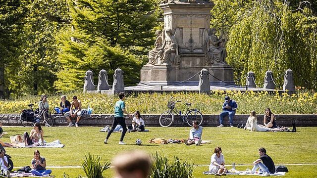 Met hoeveel mensen mag je afspreken? Helft jongeren vindt nieuwe coronaregels niet duidelijk