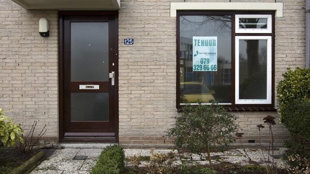 SP nagelt tien woningcorporaties aan Schimmelschandpaal
