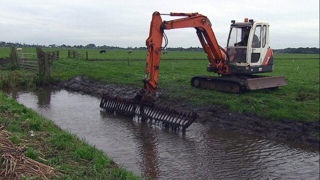 Kabinet wil met spoed ruimere normen voor PFAS in de grond