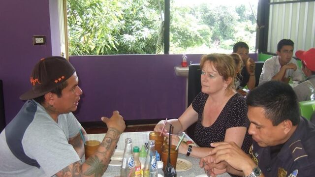Aan tafel met beruchte bendeleden in El Salvador
