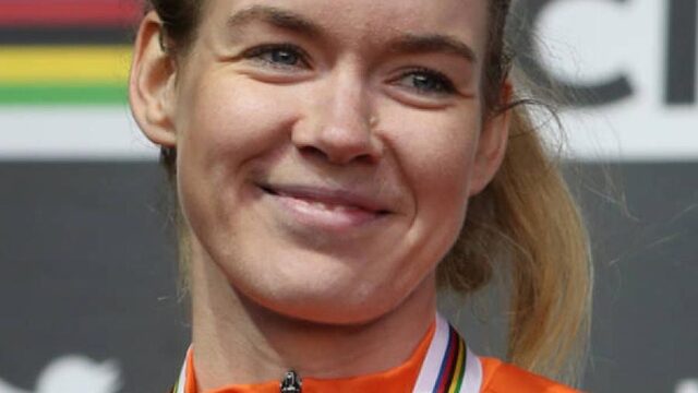 Weergaloze Van der Breggen soleert naar eerste wereldtitel