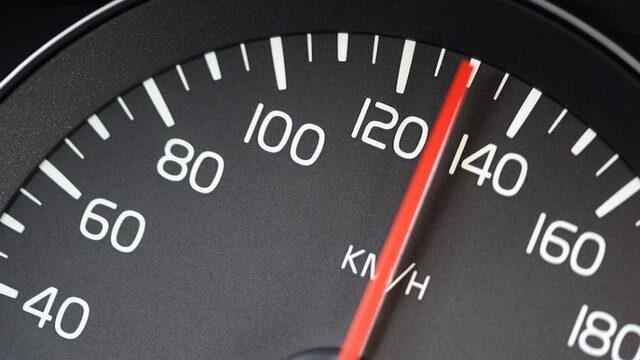 Is het verplicht dat jij harder denkt te rijden dan je doet?