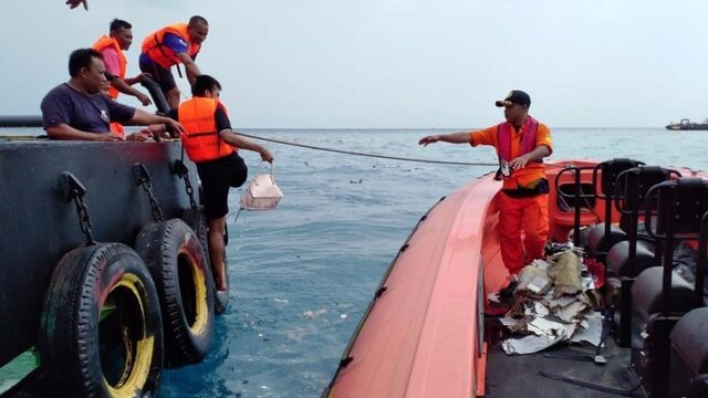 Passagiersvliegtuig neergestort in zee bij Indonesië