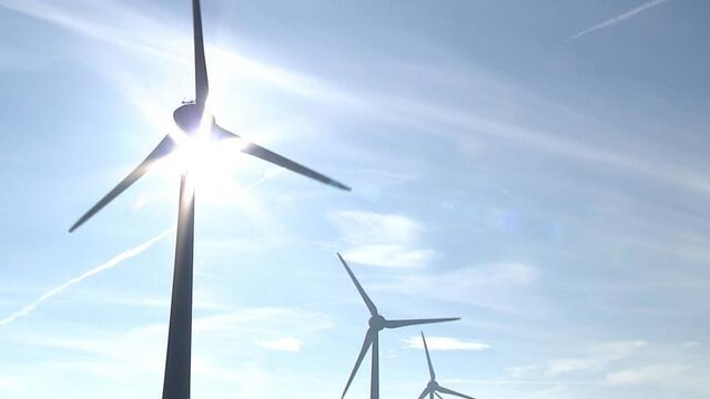 Enkele tientallen gemeenten zien grote windmolens of zonneparken niet zitten