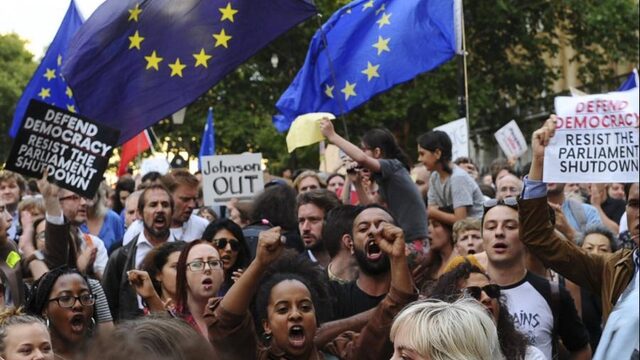 Protest tegen schorsing Brits parlement; petitie ruim miljoen keer ondertekend