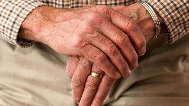 Ouderen mogen weer bezoek ontvangen: 'Kies één of twee vaste bezoekers'
